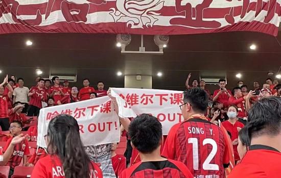 推荐：墨尔本胜利巴西甲前瞻：弗拉门戈 VS 巴甘蒂诺时间：2023-11-24 08：30弗拉门戈近期状态尚可，已经连续3场比赛保持不败，球队上轮联赛主场对阵弗鲁米嫩塞，控球率41%，11次射门7次射正，凭借德阿拉斯凯塔的进球，最终以1-1与对方握手言和，但不幸的是，主力前锋巴尔博萨身染红牌，本场比赛将遭遇禁赛。
